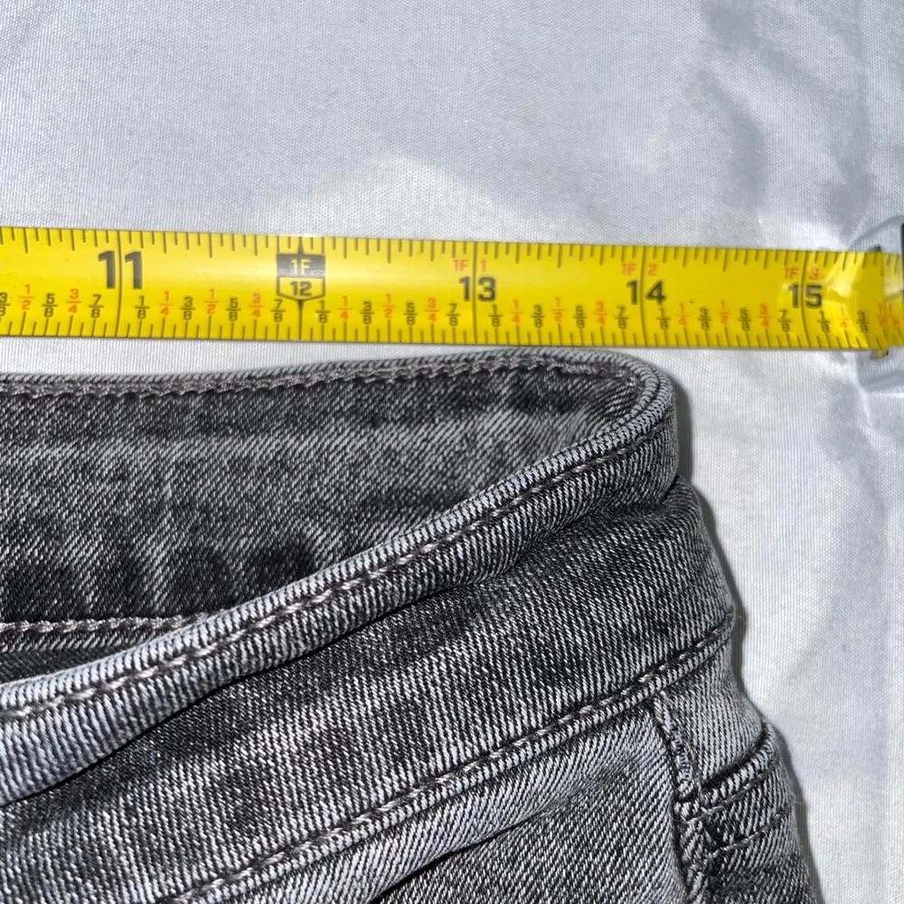 Ashley Mason Premium Womens Gray Flare Jeans Cross Patch Distressed Size 9/29 - Picture 4 of 9